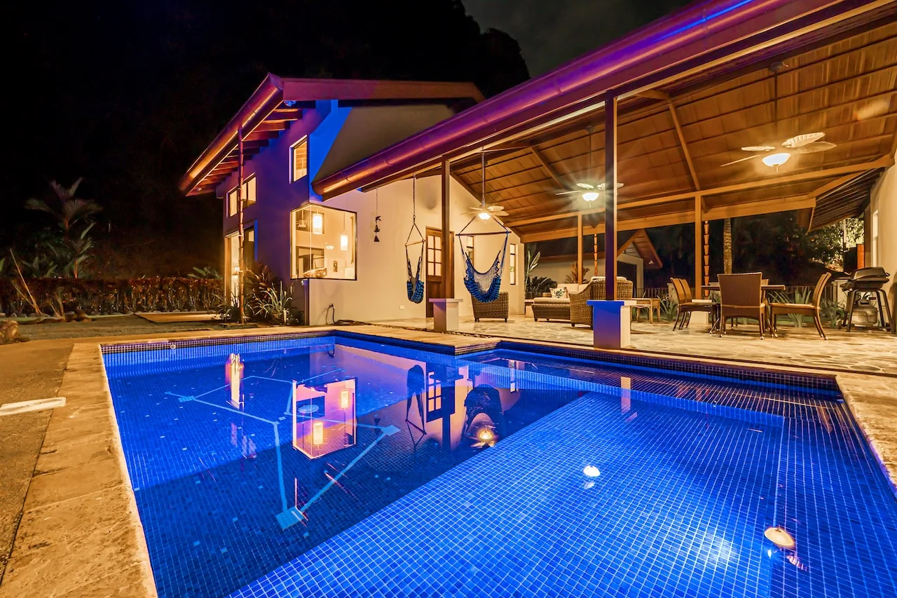 Barú Stunning 2 BR Waterfall Home and 1 BR Guesthouse