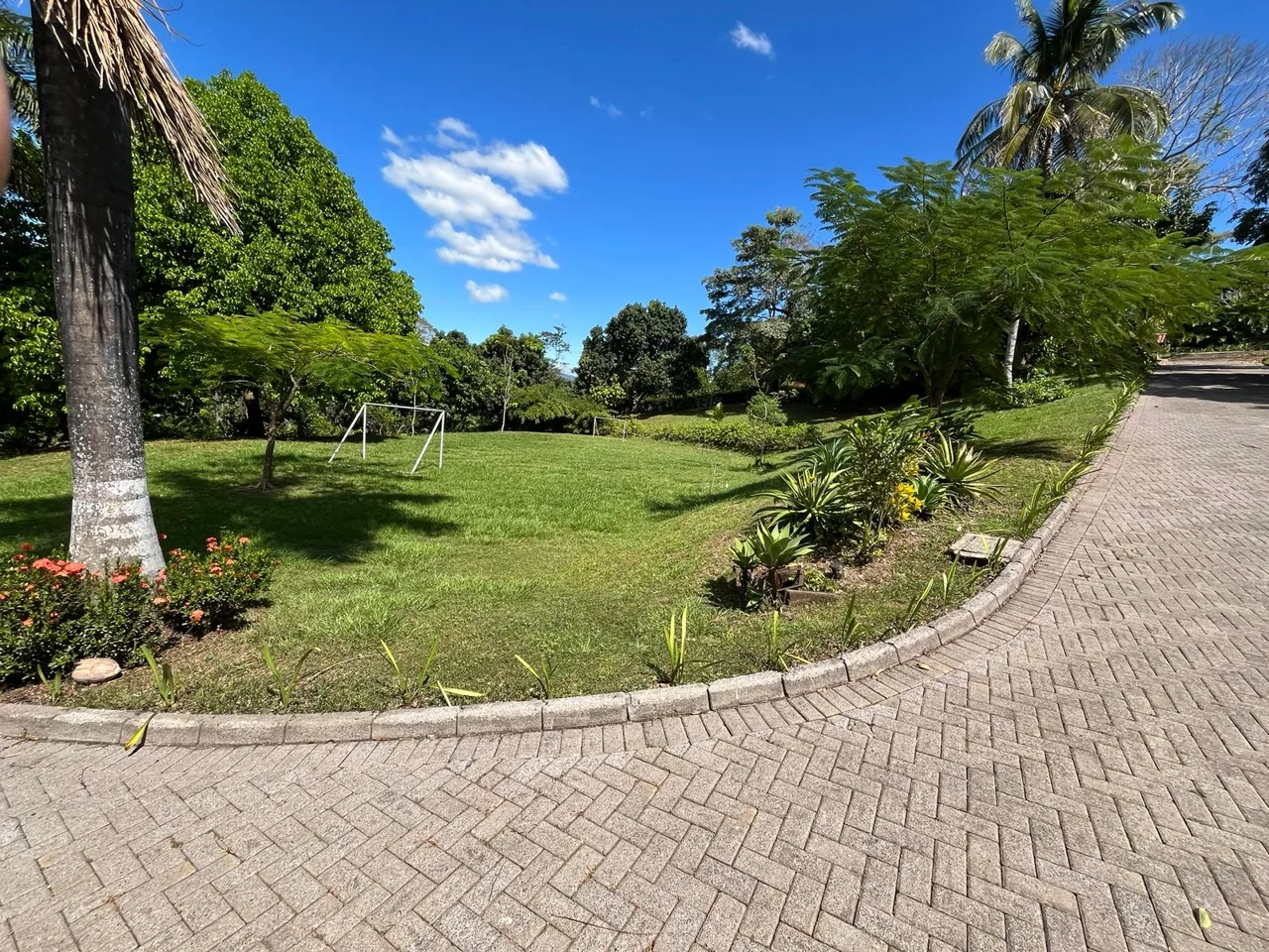 Esparza 3 BR Luxury Home and Pool on 2 Acres