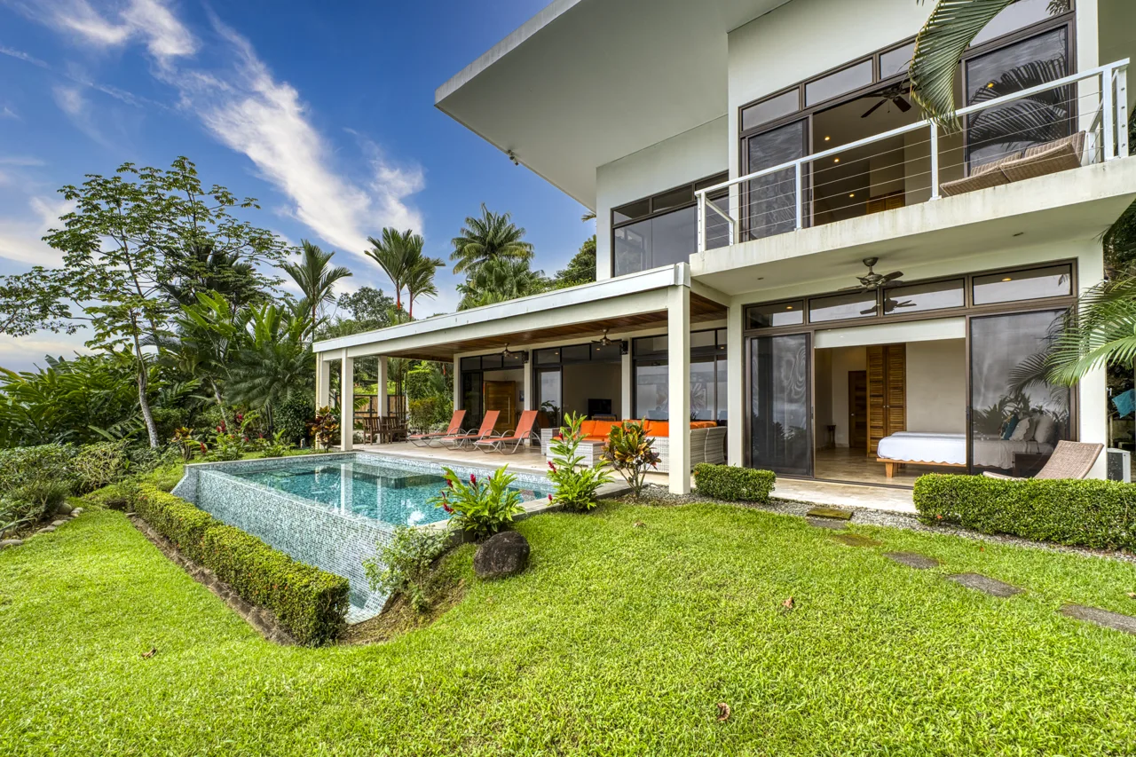 Uvita Jaw Dropping Whale’s Tail View 2 BR Home and Pool