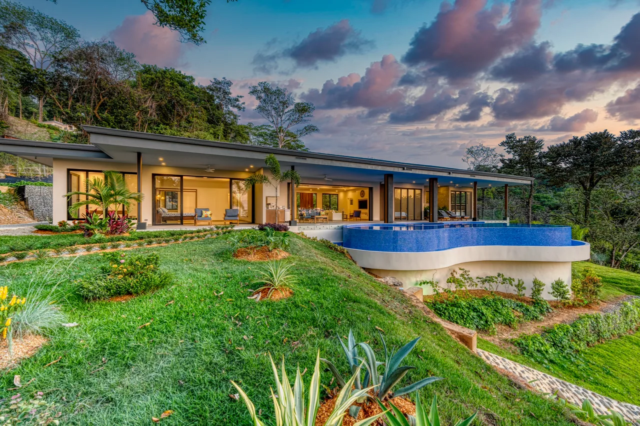 Dulce Pacifico 3 BR Whale Tail View Luxury Home