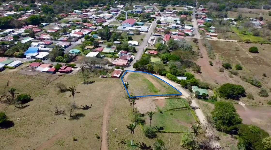 Over 1/2 Acre Property Downtown Hojancha