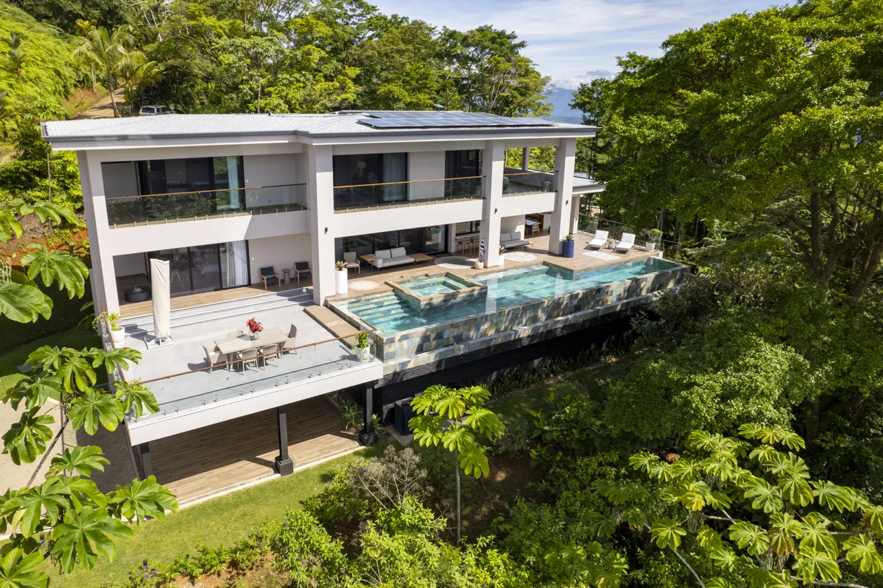 Costa Verde 4 BR Estate with Whale’s Tail View