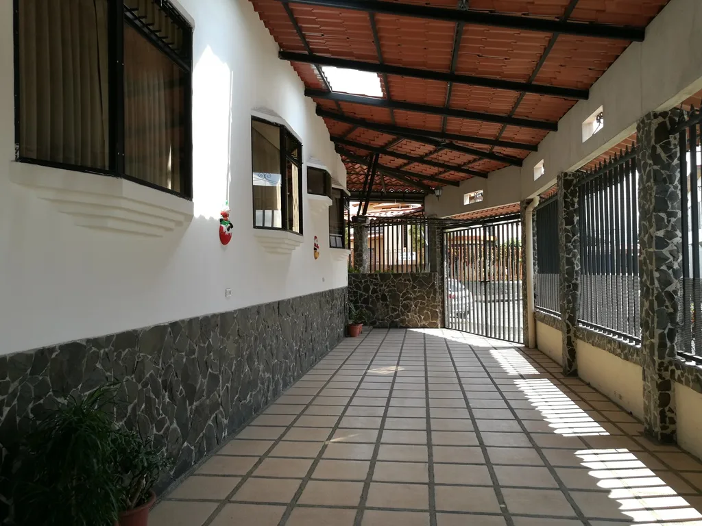 One story corner home for sale in Tibas — photo 4