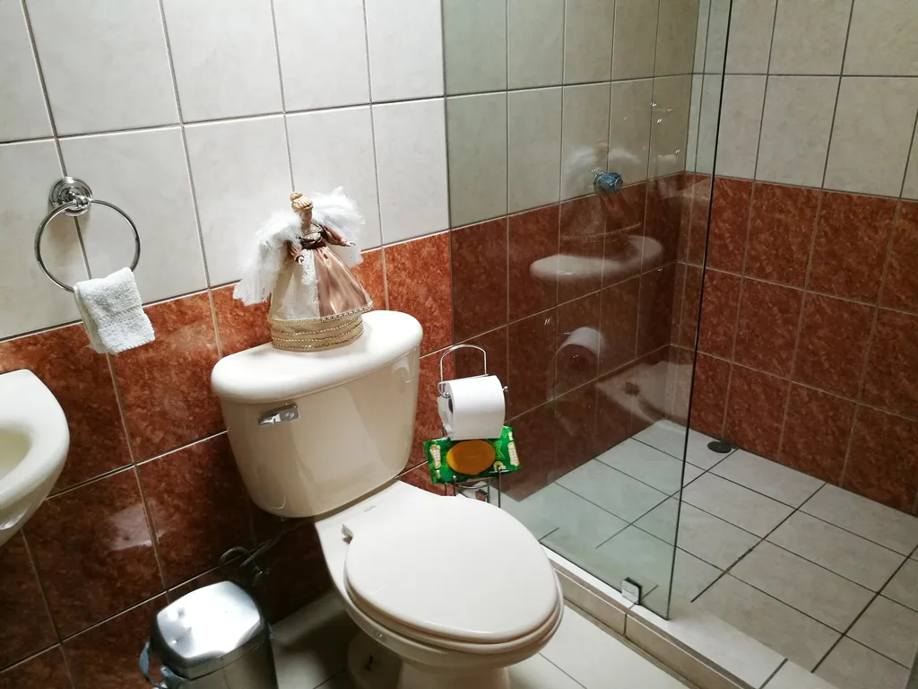 One story corner home for sale in Tibas — photo 5