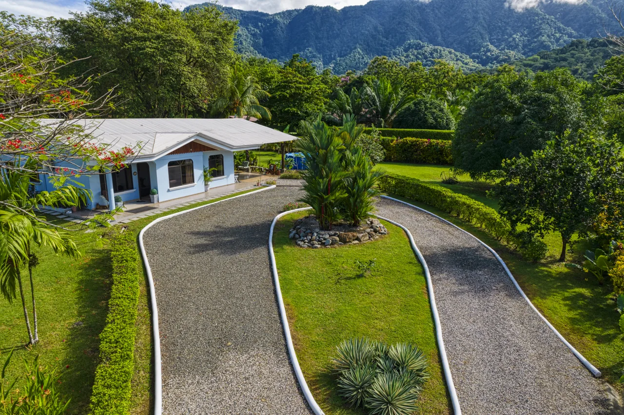 Ojochal 2 BR Mountain View Home lots of Fruit trees