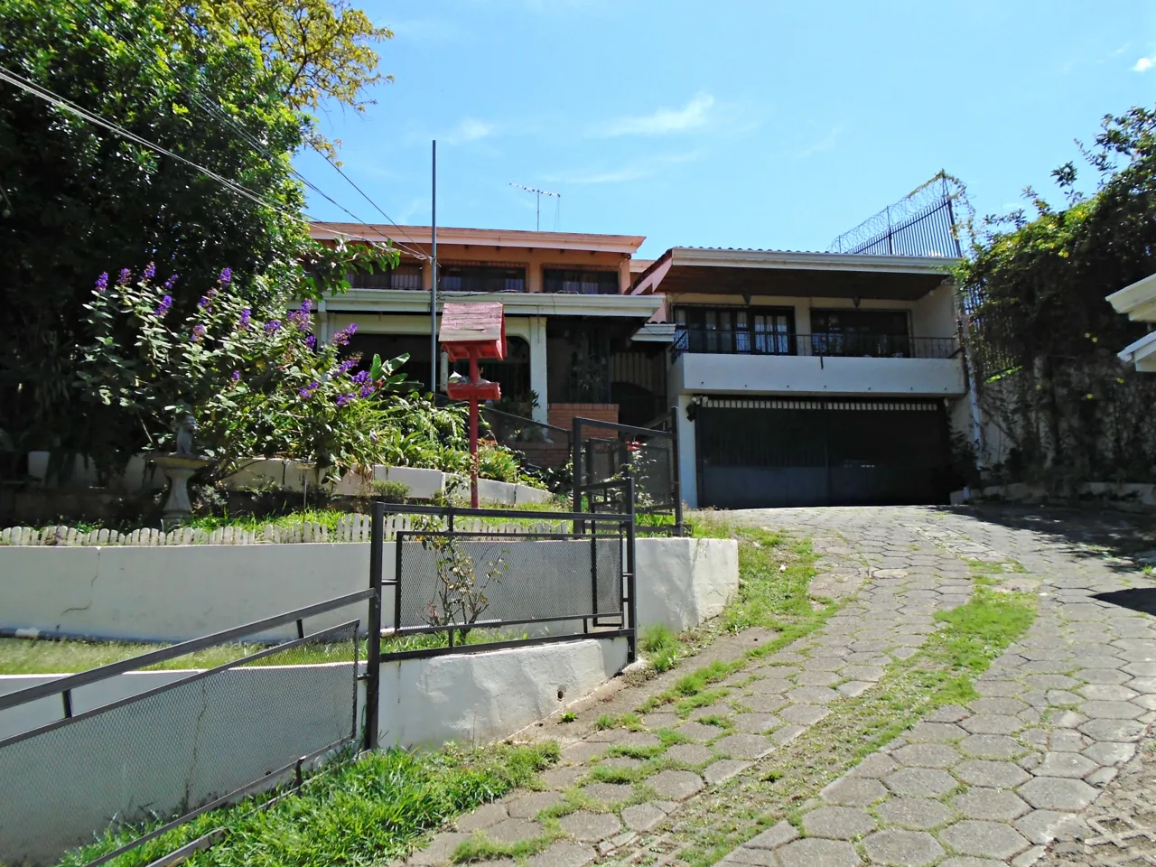 Bello Horizonte Escazu 6 BR home great for Bed and Breakfast
