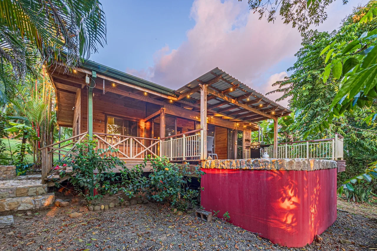 South Pacific 2 BR Beach Home and Guesthouse