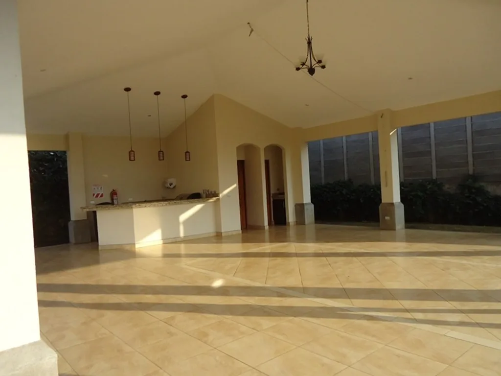 Home for sale in Moravia with large green area in gated community — photo 2