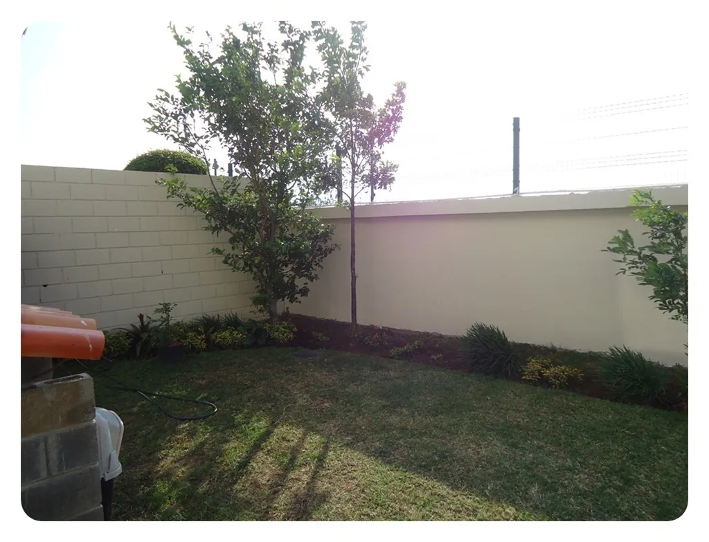 Home for sale in Moravia with large green area in gated community — photo 3