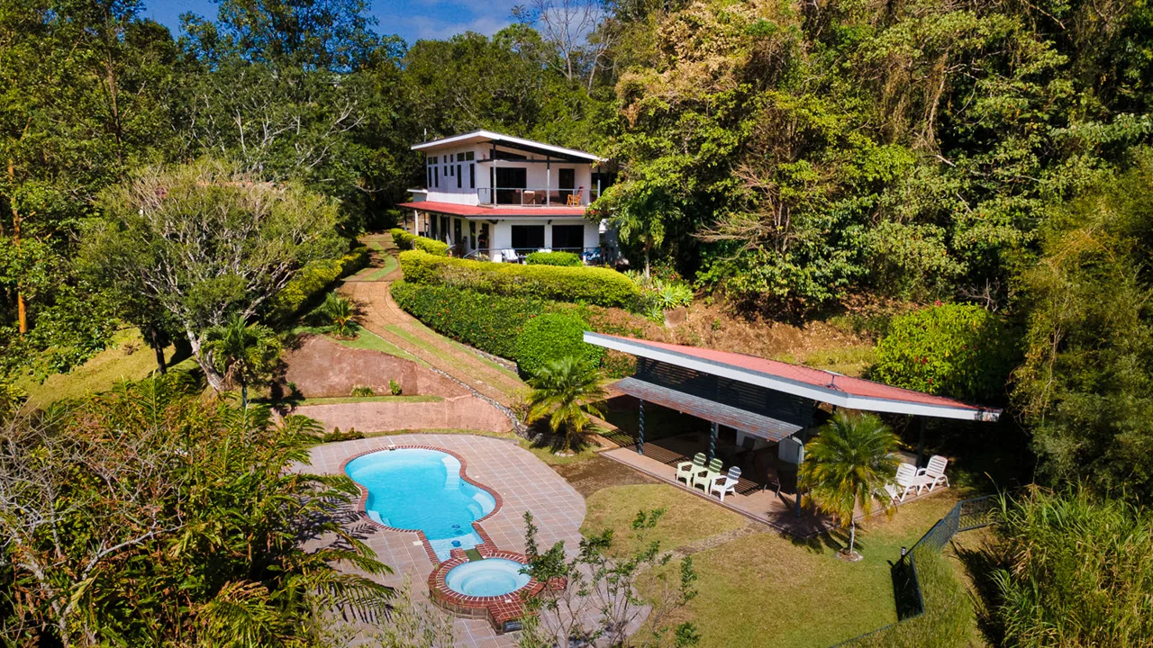 Puriscal 3 BR Panoramic View Home with Pool and Rancho