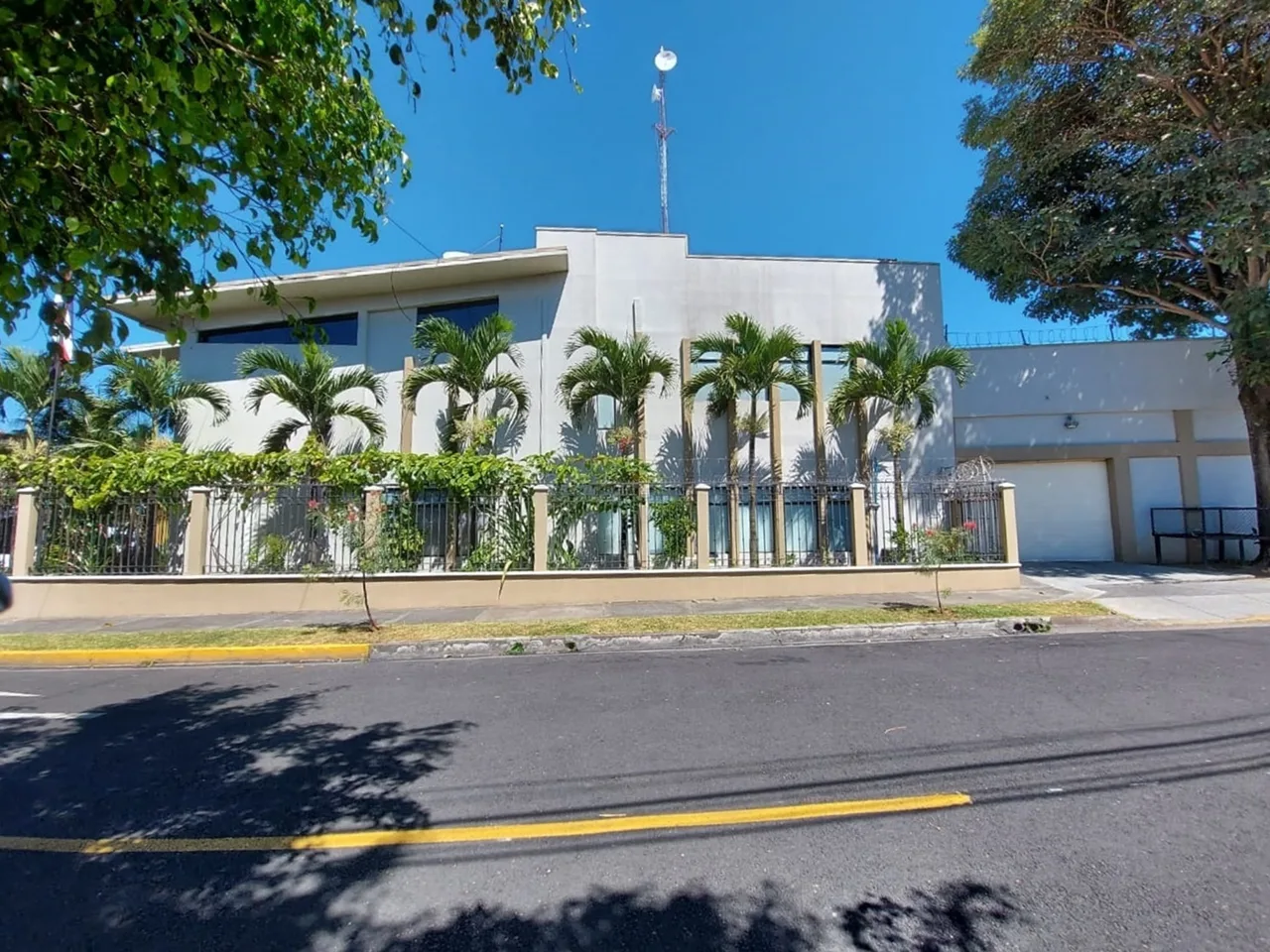 Sabana West San Jose Large Office building for sale