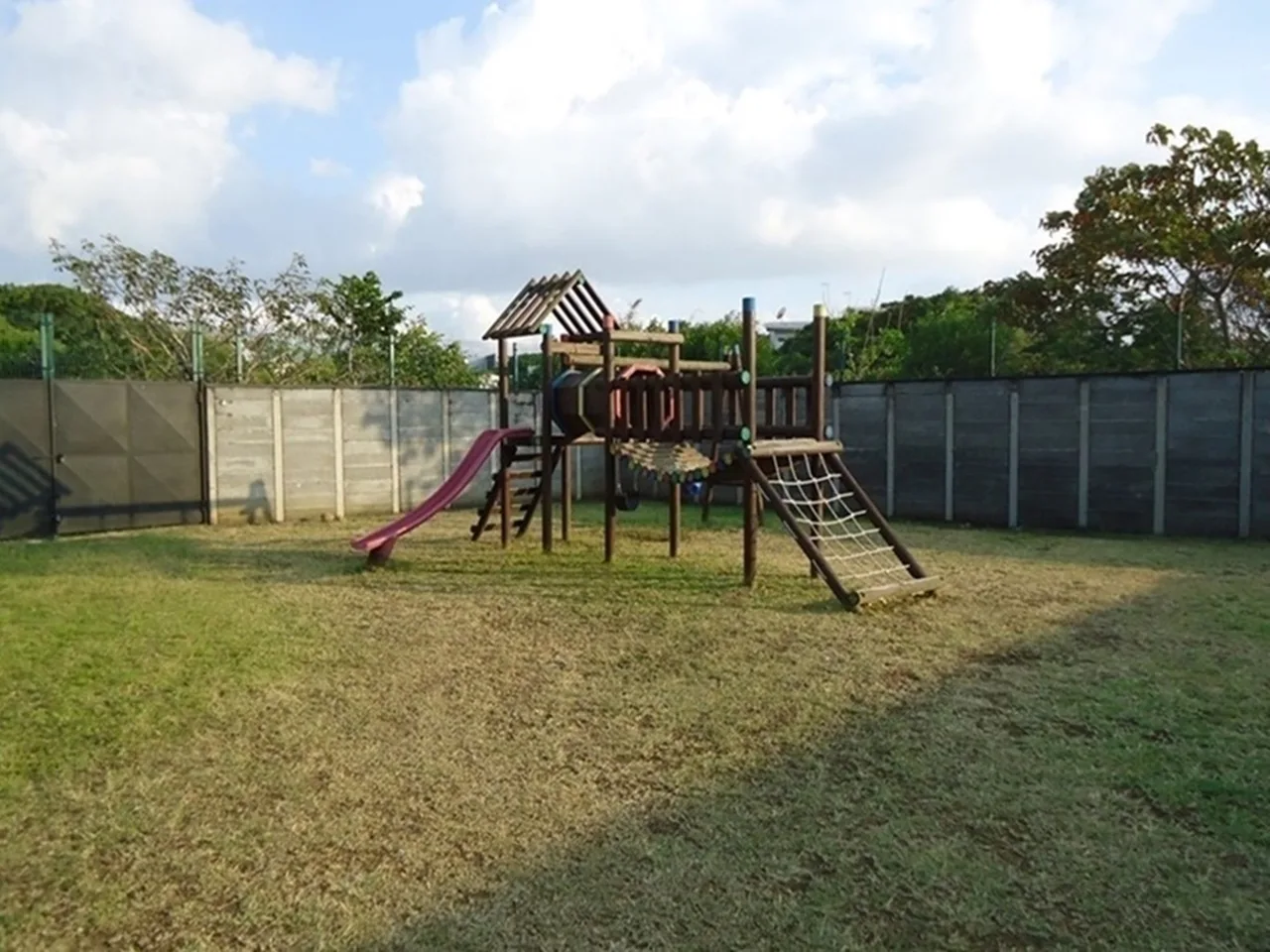 Moravia two story 3 BR townhouse in condominium