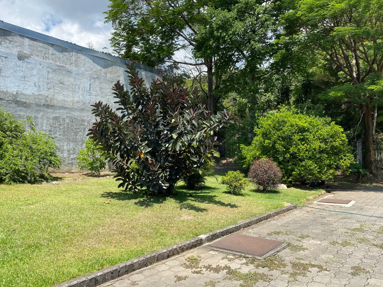 784 m2 Escazu Residential Building Lot – Must See