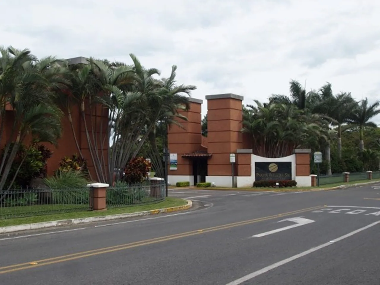 New 4 BR Parque Valle del Sol Executive Home