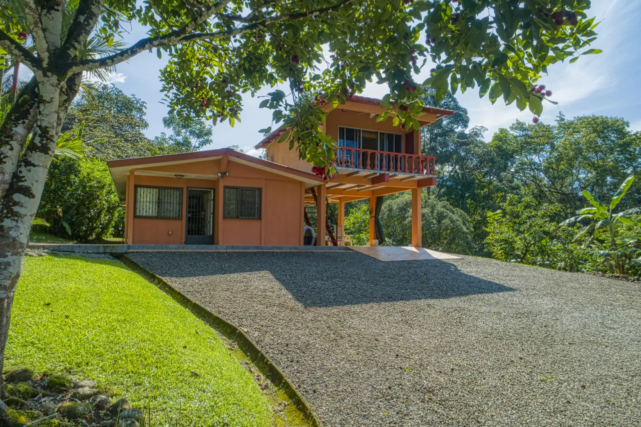 San Isidro del General 3 BR Home and Restaurant