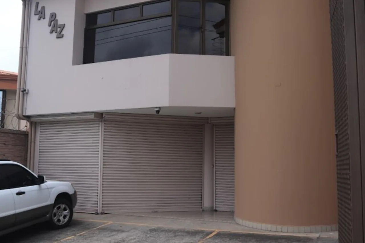 Versatile Guadalupe Commercial Space with Independent Units — photo 3