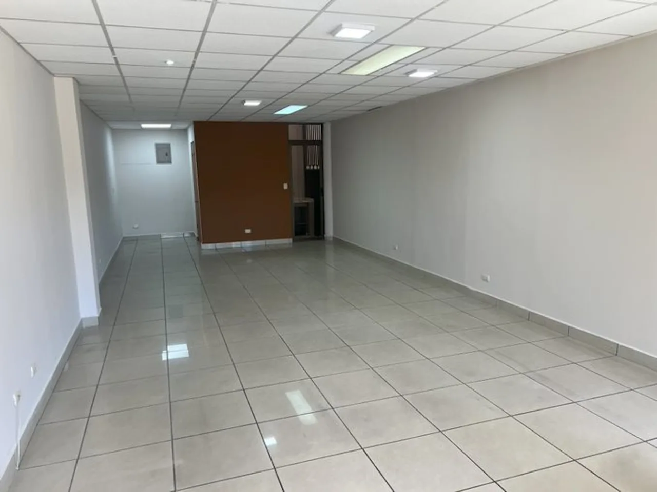 Versatile Guadalupe Commercial Space with Independent Units — photo 5
