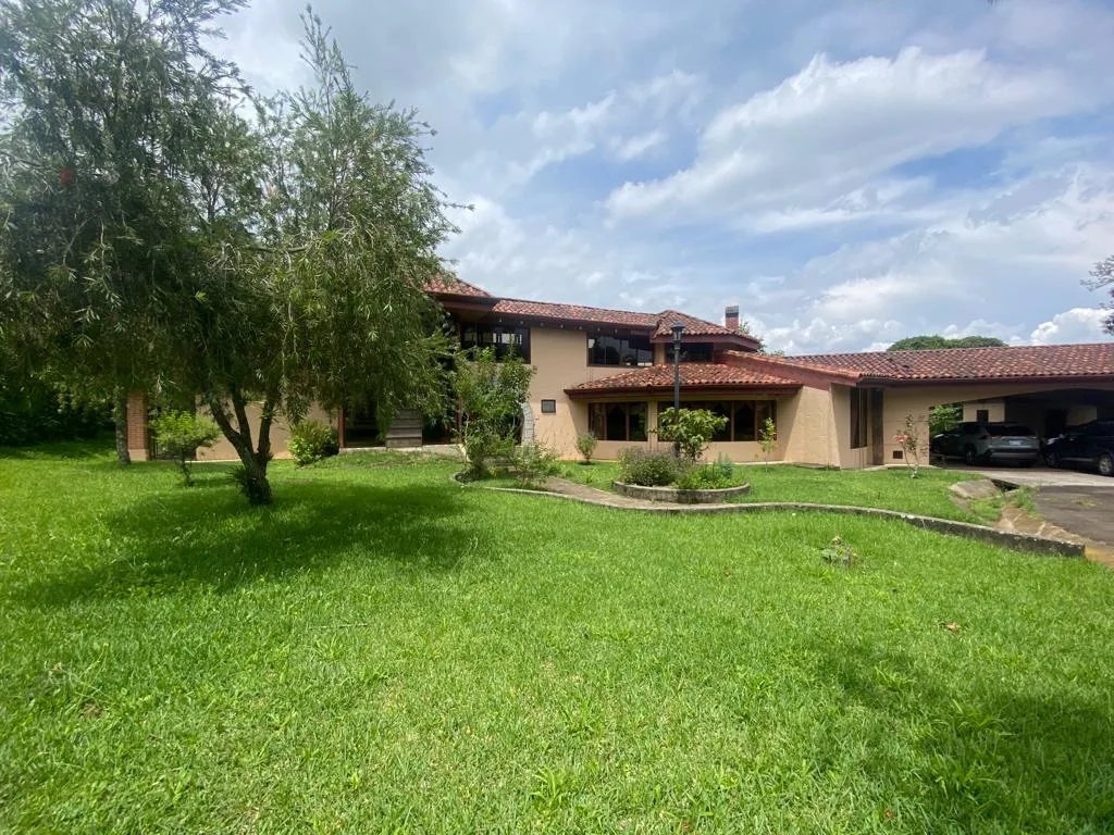 Unique 3 BR Estate-like Tuscan House in Heredia community
