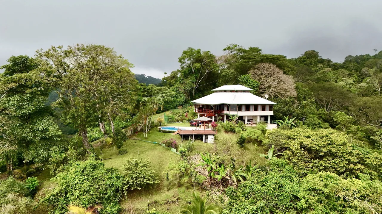 Incredible 4 BR Tropical Mountain Top Estate near Tambor