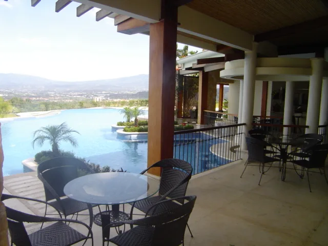Avalon Country 1 BR Condo with garden
