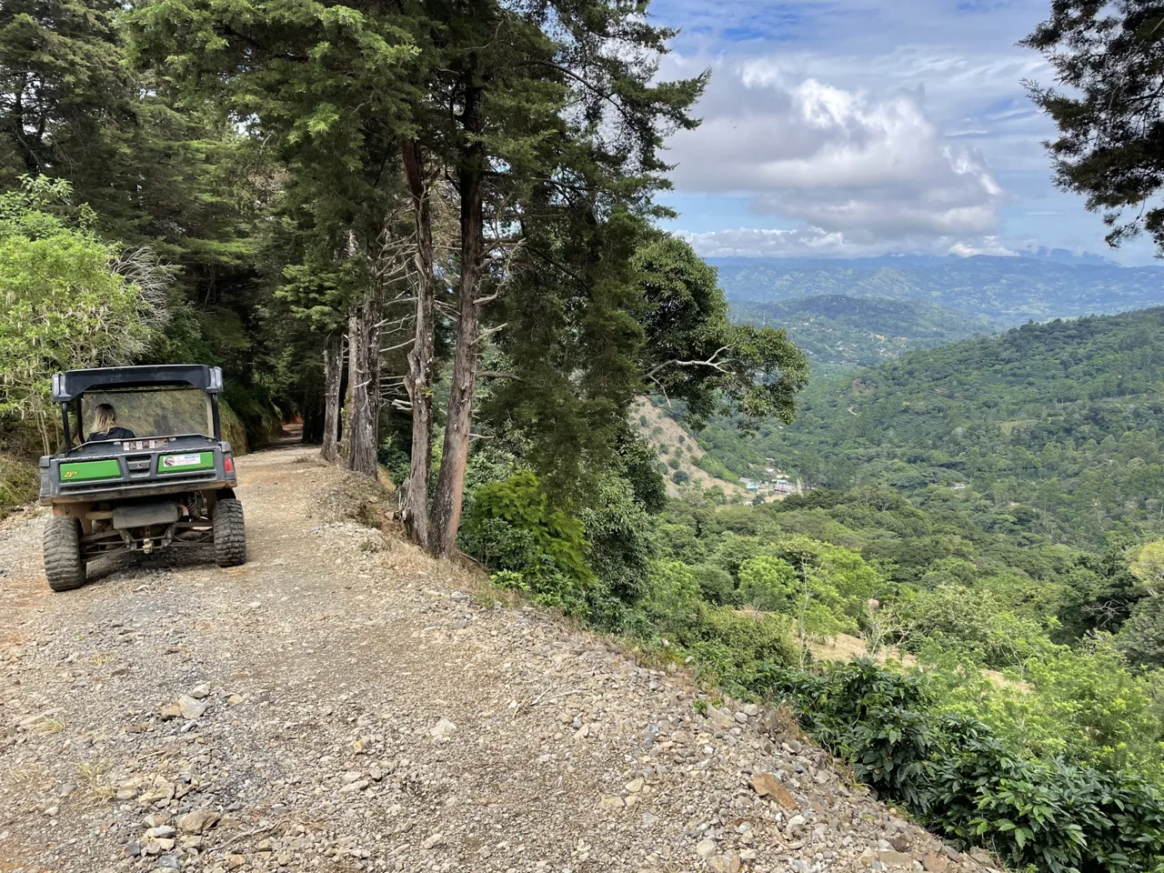 Magnificent 618 Acre Tarrazu Coffee Farm with processing plant, photo 2