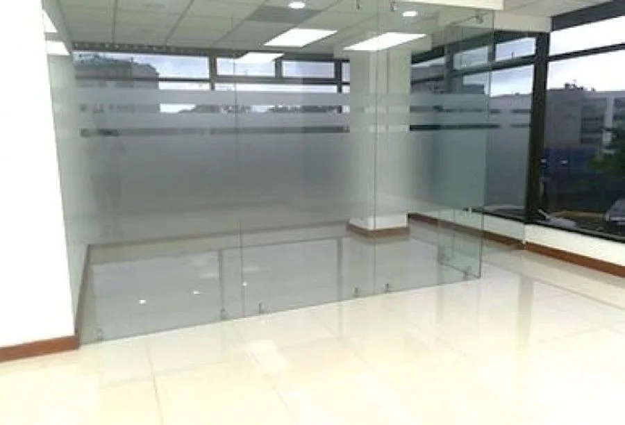 Oficina En Alquiler Barrio Dent En Ofiplaza Del Este; Idi: 129250 - Alquiler / Renta en San Pedro