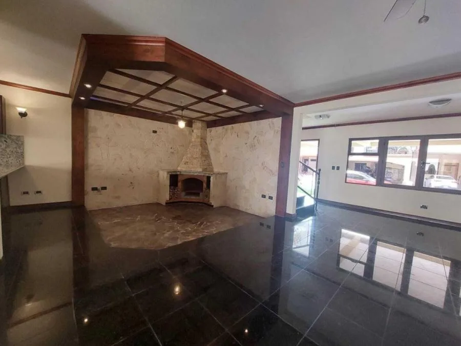 CASA EN VENTA EN RESIDENCIAL PUEBLO DEL REY RAH 23476  - Venta en Santo Domingo — photo 4