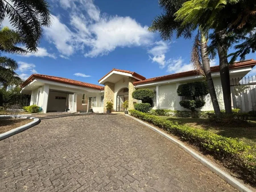 Venta de Casa en Belên, Heredia. RAH 25-1412 - Venta en Belén