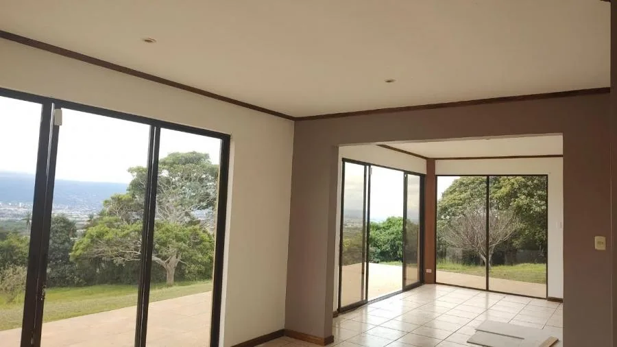Alquiler de Casa en San Rafael de Heredia en lote de 7200 m2 MGA - Alquiler / Renta en San Rafael