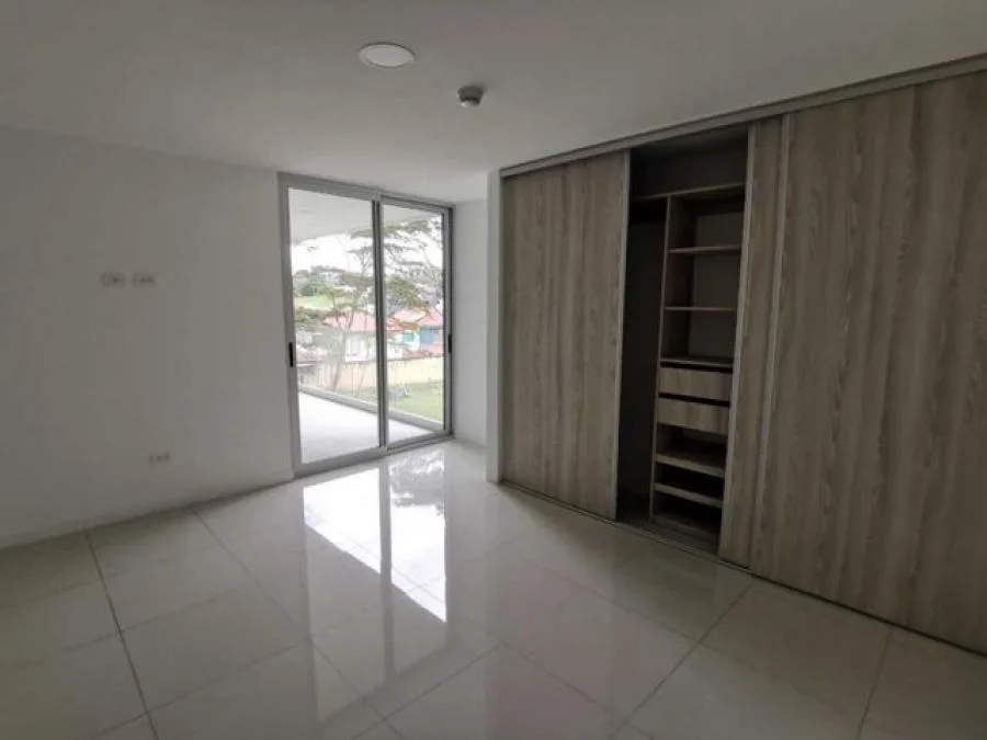 Apartamento a estrenar con excelente ubicación en Sabanilla RAH 231182 - Venta en Montes de Oca — photo 4
