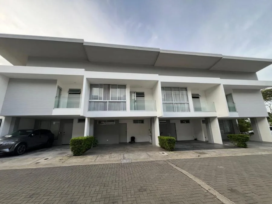 Venta de Hermosa Casa en San Antonio de Escazú / Mls. 26-706 OFC JB - Venta en Escazú