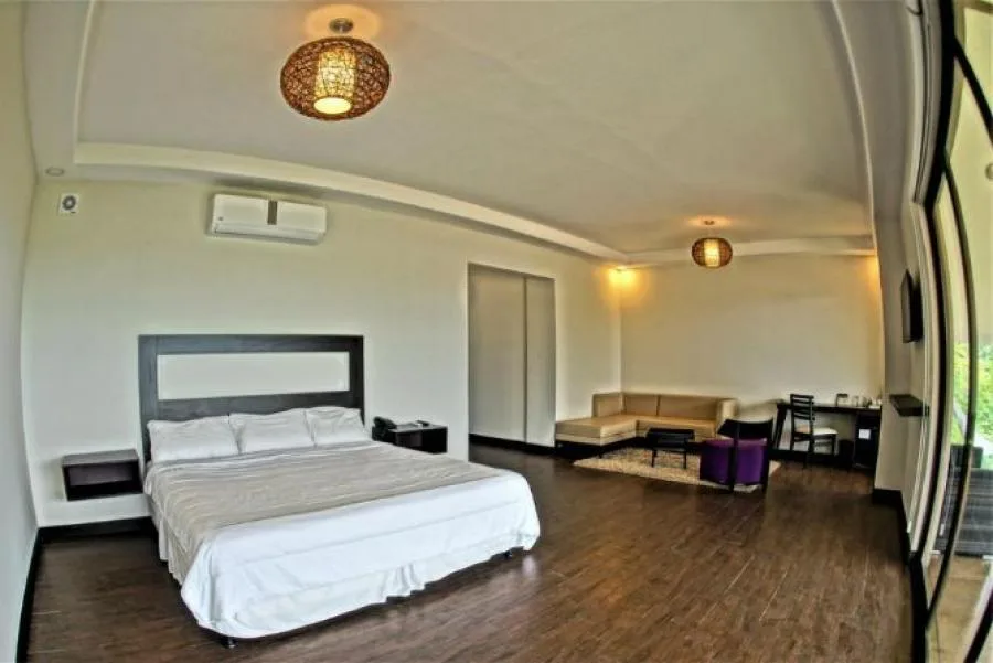 Hotel en Guanacaste en venta, frente a playa - Venta en Sámara