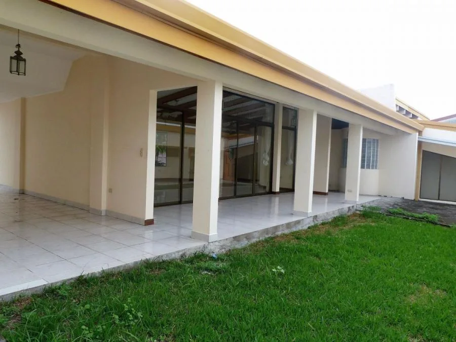 VENTA DE CASA EN ESCAZÚ SAN JOSÉ CL22-1097 - Venta en Escazú
