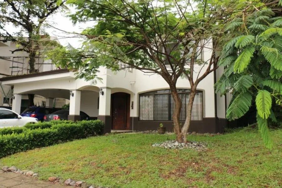 Se vende hermosa casa ubicada en Santa Ana - Venta en Santa Ana