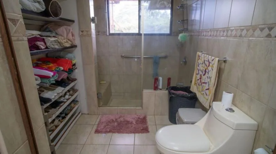 Venta de casa con apartamento independiente en San Rafael, Montes de Oca $590,000 #FR004  - Venta en Montes de Oca — photo 2