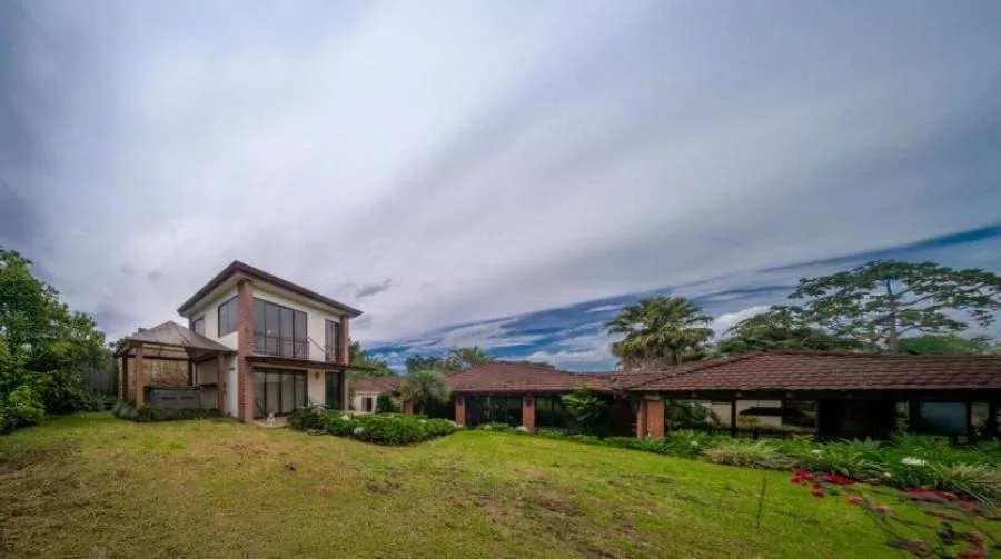 Venta de casa con apartamento independiente en San Rafael, Montes de Oca $590,000 #FR004  - Venta en Montes de Oca — photo 3