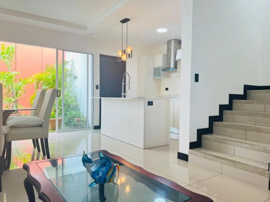 Venta de Casa en Santo Domingo de Heredia. Elegancia y confort.  - Venta en Santo Domingo — photo 3
