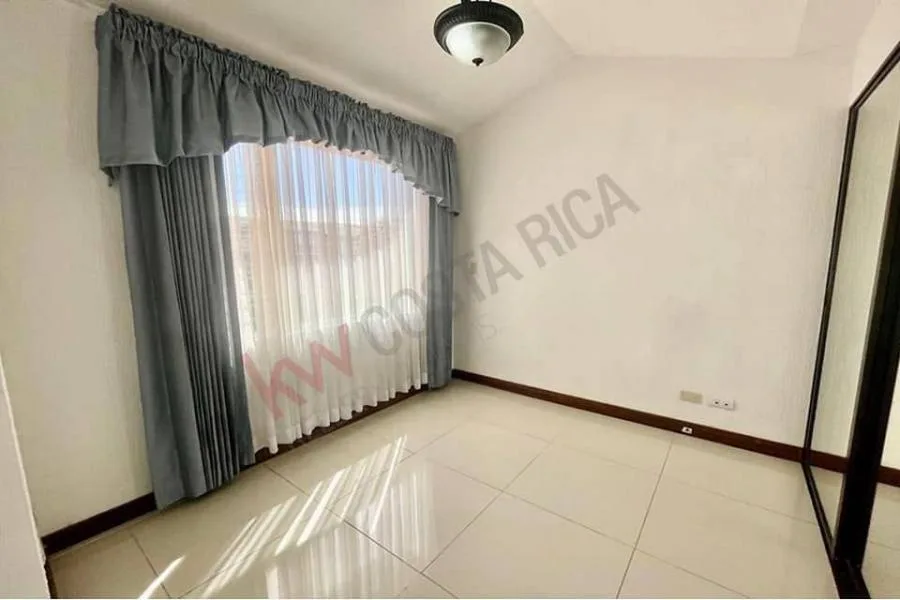 VENTA DE CASA RESIDENCIAL EN EL CARMEN DE GUADALUPE #JM015 - Venta en Goicoechea — photo 3
