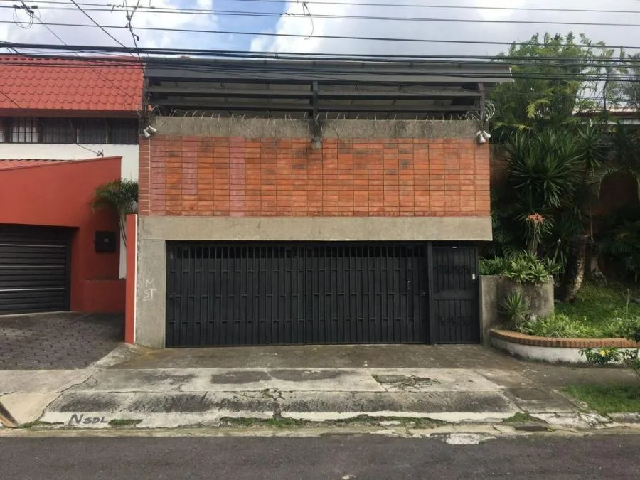 Casa amplia de 5 habitaciones con uso comercial y gran potencial #26-1668 GS - Venta en Goicoechea