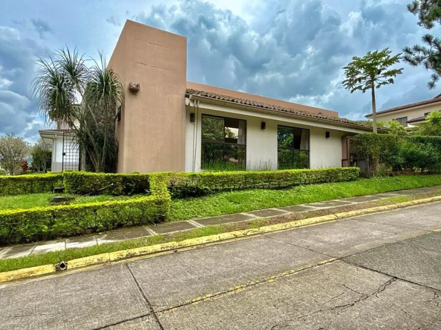 CASA EN VENTA EN SANTA ANA, MLS #26-773 - Venta en Santa Ana