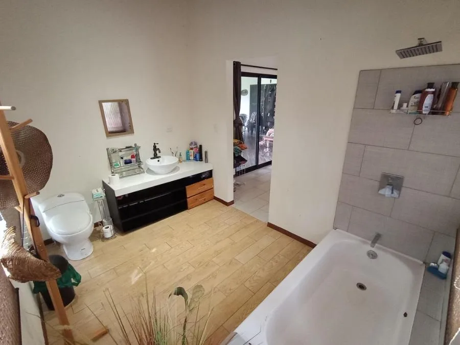 Venta de Quinta con lote de 16.000 m2 en Turrubares San Pedro  - Venta en Turrubares — photo 3
