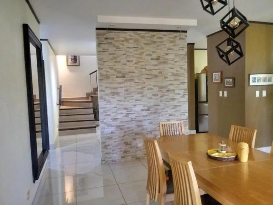 Venta de casa en condominio de Mata de plátano - Venta en Goicoechea