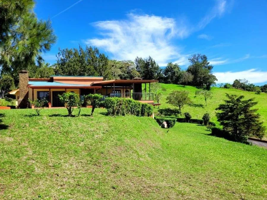 Venta propiedad en Moravia con amplia zona verde - Venta en Moravia