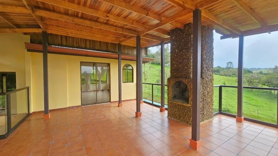 Venta propiedad en Moravia con amplia zona verde - Venta en Moravia — photo 2