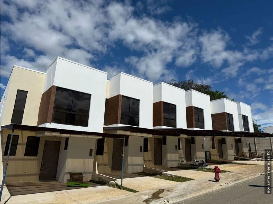 Venta de casa en condominio Noa, Lagunilla de Heredia #SO002 - Venta en Ulloa