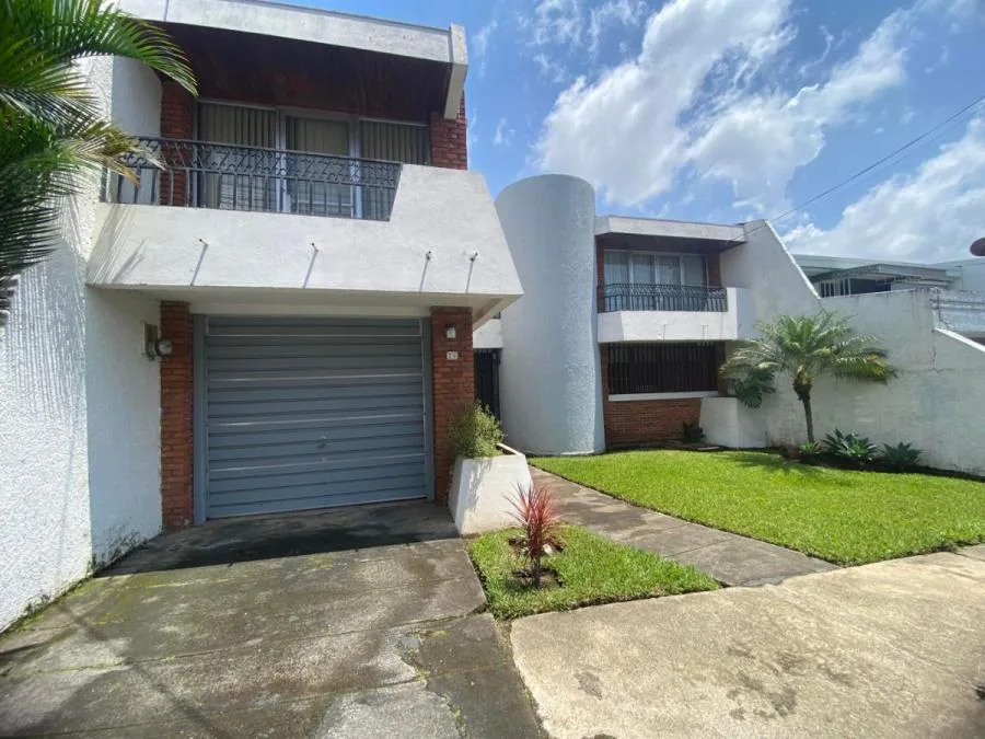Venta Casa de Lujo en La Guácima de Alajuela. RAH 26-207 - Venta en Alajuela