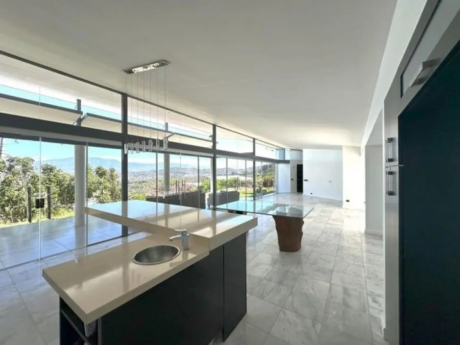 Venta de casa en Piedades Santa Ana - Venta en Piedades