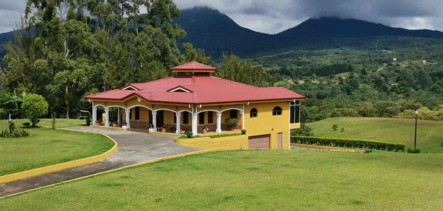 MORAVIA SAN JERONIMO VENDO CASA CON GRAN PROPIEDAD - Venta en Moravia