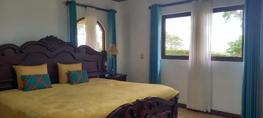 MORAVIA SAN JERONIMO VENDO CASA CON GRAN PROPIEDAD - Venta en Moravia — photo 2