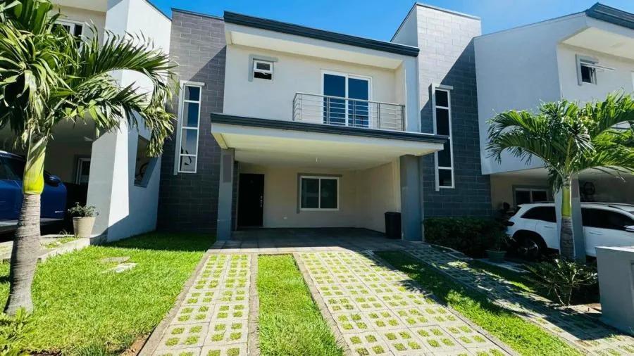 Alquiler moderna casa en Escazu dentro de Condominio - Alquiler / Renta en Escazú